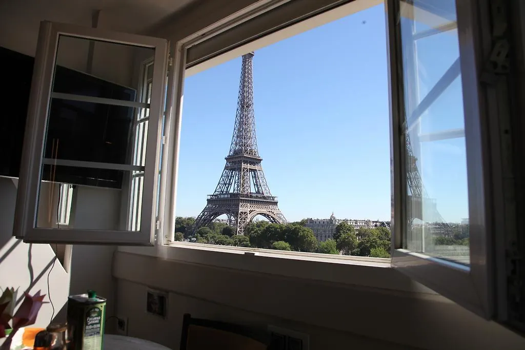 Cmg Tour Eiffel I Paris